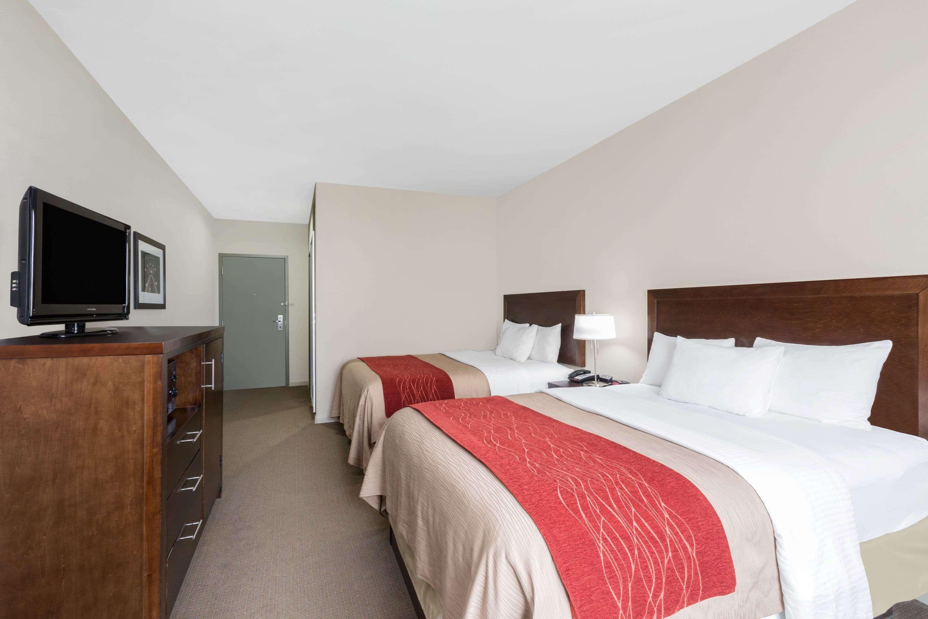 Baymont By Wyndham Columbus Hotel Exterior photo