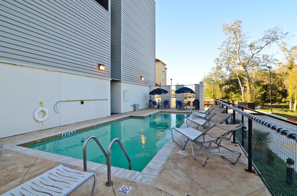 Baymont By Wyndham Columbus Hotel Exterior photo