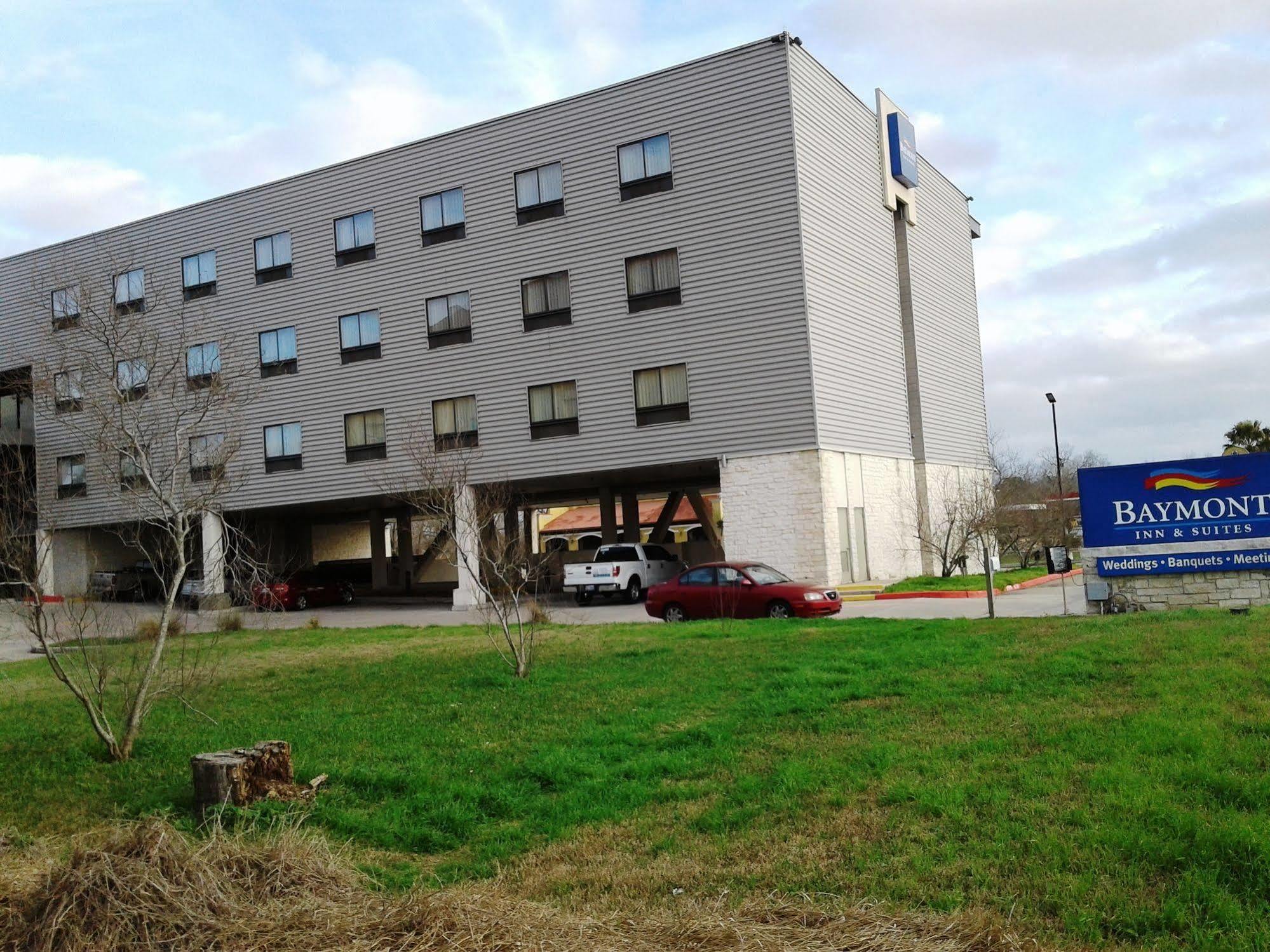 Baymont By Wyndham Columbus Hotel Exterior photo